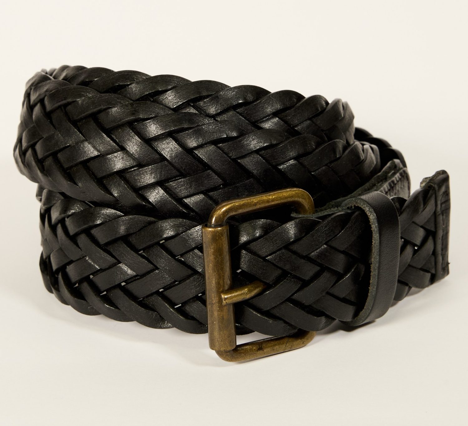 Cintura intrecciata a mano in pelle nera