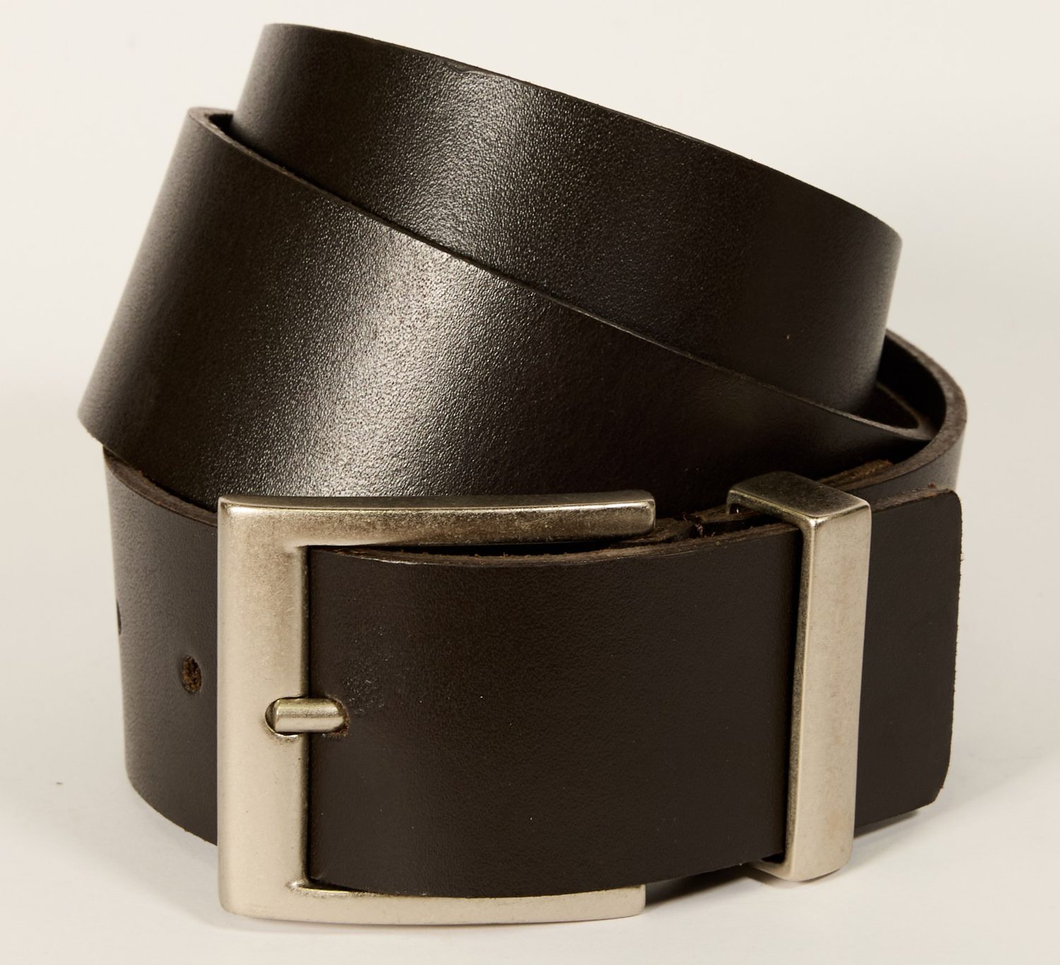 Cintura larga in pelle marrone scuro con fibbia nichel